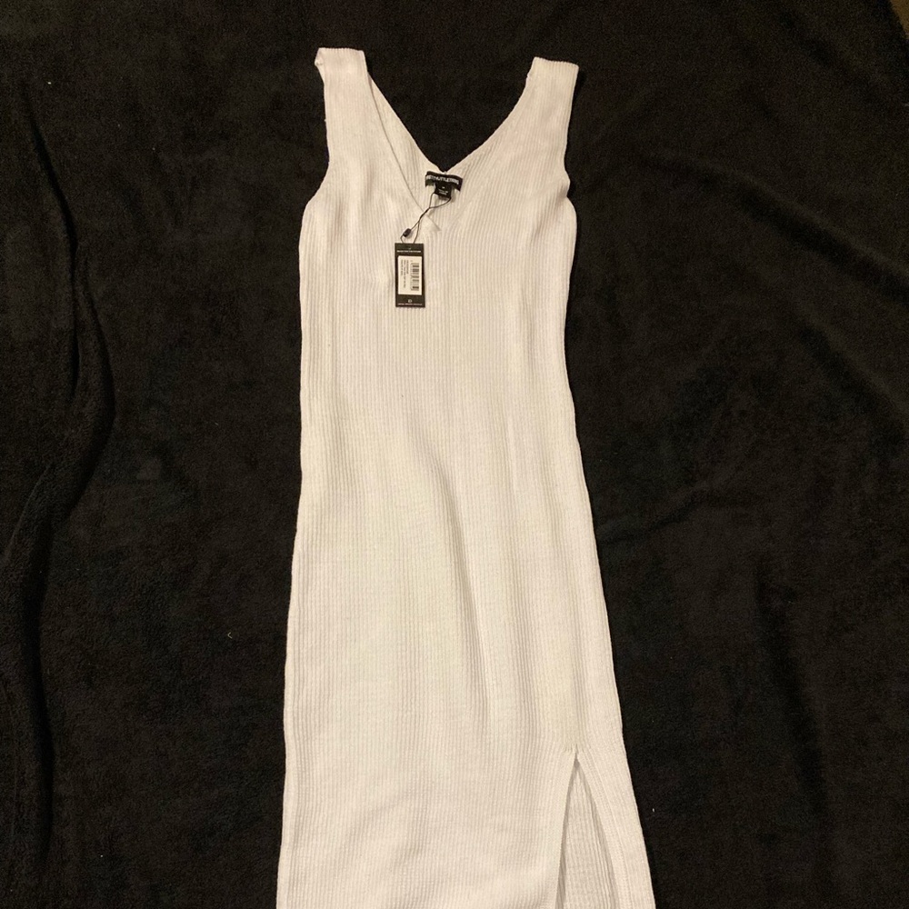 PRETTYLITTLETHING white knit dress with slit. Never been worn. Size M (6)